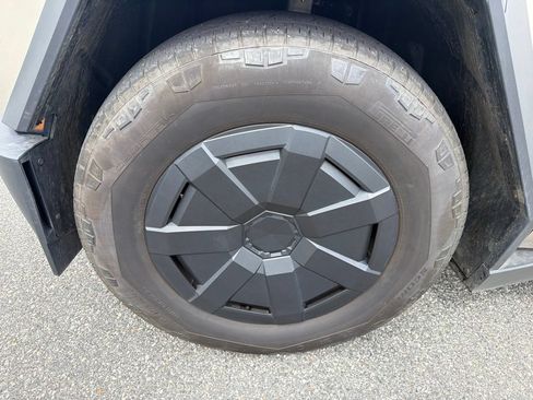 Used 2025 Tesla Cybertruck AWD Crew Cab image 10