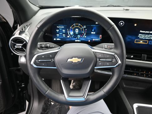 Used 2025 Chevrolet Equinox LT FWD image 19