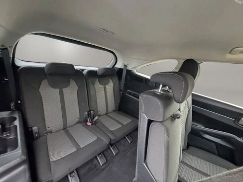 Used 2022 Kia Sorento LX FWD image 15