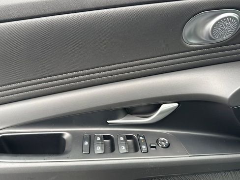 New 2026 Hyundai Elantra Limited FWD image 9