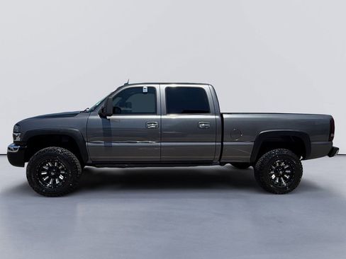 Used 2005 GMC Sierra 2500 SLT w/ Heavy-Duty Power Package AWD/4WD image 4