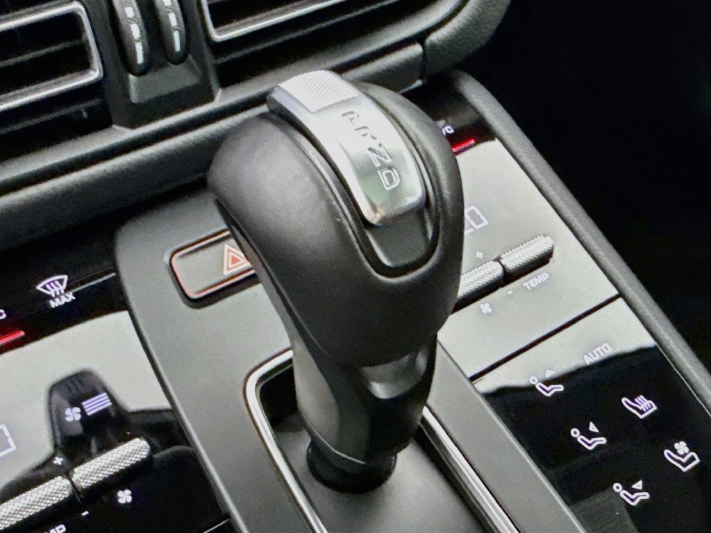 Certified 2025 Porsche Macan AWD/4WD image 21