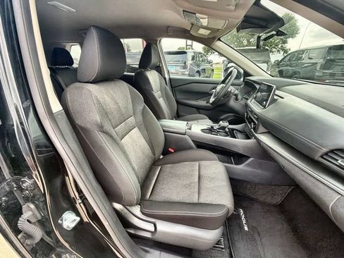 Used 2025 Nissan Rogue SV FWD image 27