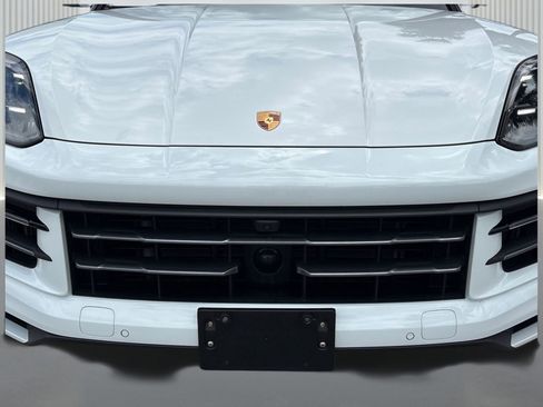 Used 2025 Porsche Cayenne AWD/4WD image 12