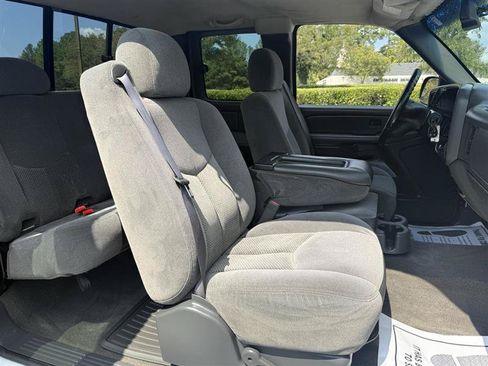 Used 2006 Chevrolet Silverado 1500 LT w/ Light Duty Power Package AWD/4WD image 17
