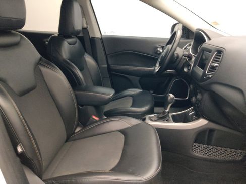 Used 2019 Jeep Compass Latitude FWD image 21