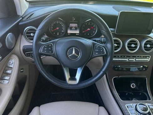 Used 2019 Mercedes-Benz GLC 300 4MATIC image 11
