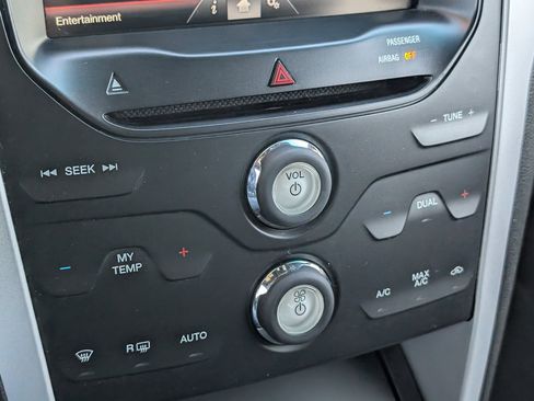 Used 2015 Ford Explorer XLT w/ Equipment Group 202B image 20