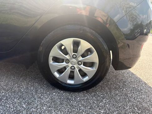 Used 2017 Hyundai Accent SE FWD image 32