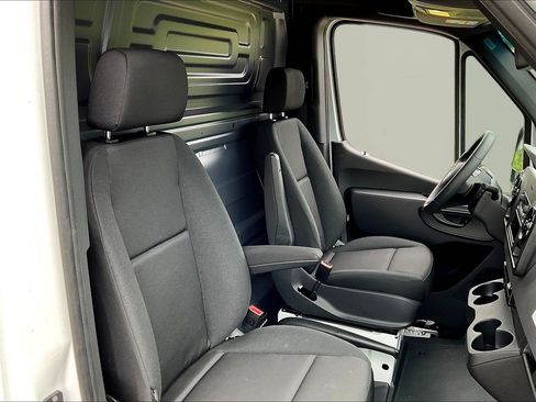 Used 2025 Mercedes-Benz Sprinter 2500 image 27