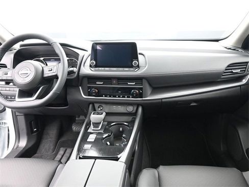 Used 2024 Nissan Rogue SV w/ SV Premium Package image 27