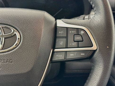 Certified 2025 Toyota Sienna XLE FWD image 20