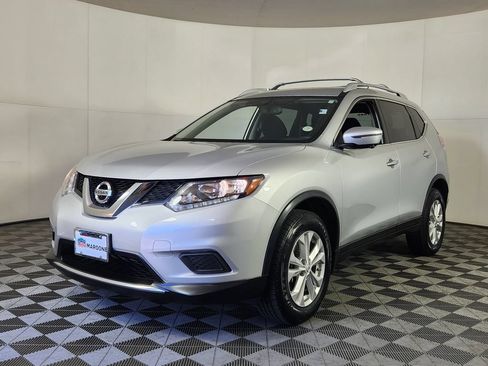 Used 2016 Nissan Rogue SV w/ SV Premium Package AWD/4WD image 3