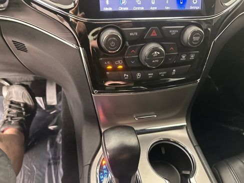 Certified 2022 Jeep Grand Cherokee Limited AWD/4WD image 31
