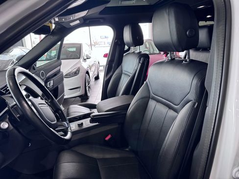 Used 2020 Land Rover Discovery Landmark image 10