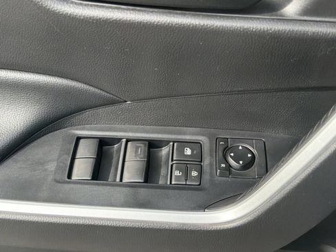 Used 2022 Toyota RAV4 LE w/ Carpet Mat Package (TMS) AWD/4WD image 15
