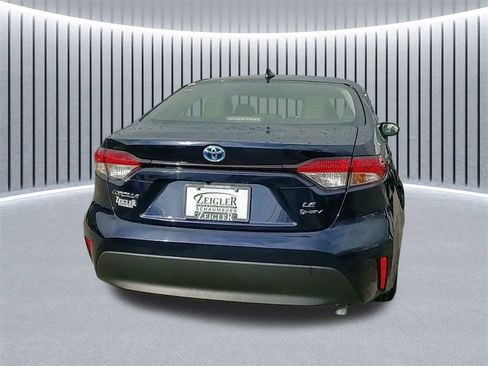 Used 2025 Toyota Corolla LE image 9