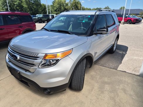 Used 2013 Ford Explorer XLT AWD/4WD image 4