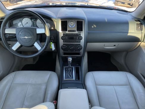 Used 2005 Chrysler 300 Touring image 21