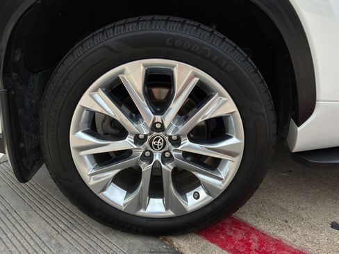 Used 2023 Toyota Highlander Limited AWD/4WD image 9