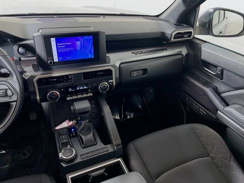 Certified 2025 Toyota Tacoma SR5 AWD/4WD image 20