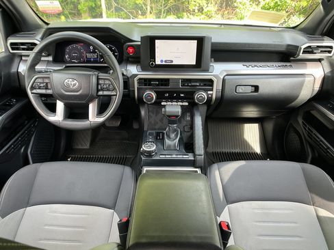 Certified 2025 Toyota Tacoma TRD Off-Road AWD/4WD image 13