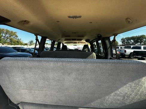 Used 2006 Chevrolet Express 3500 Passenger w/ LT Preferred Equipment Group RWD image 45