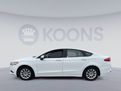 Used 2017 Ford Fusion S image 2