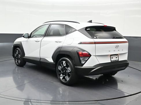 Used 2024 Hyundai Kona SEL w/ Convenience Package image 3