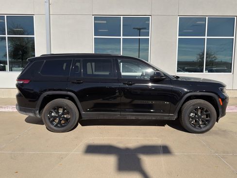 New 2025 Jeep Grand Cherokee L Altitude RWD image 4