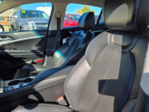 Used 2023 Genesis G70 2.0T image 34