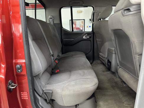 Used 2014 Nissan Frontier SV w/ SV Value Truck Package image 15