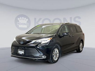 Used 2023 Toyota Sienna Platinum