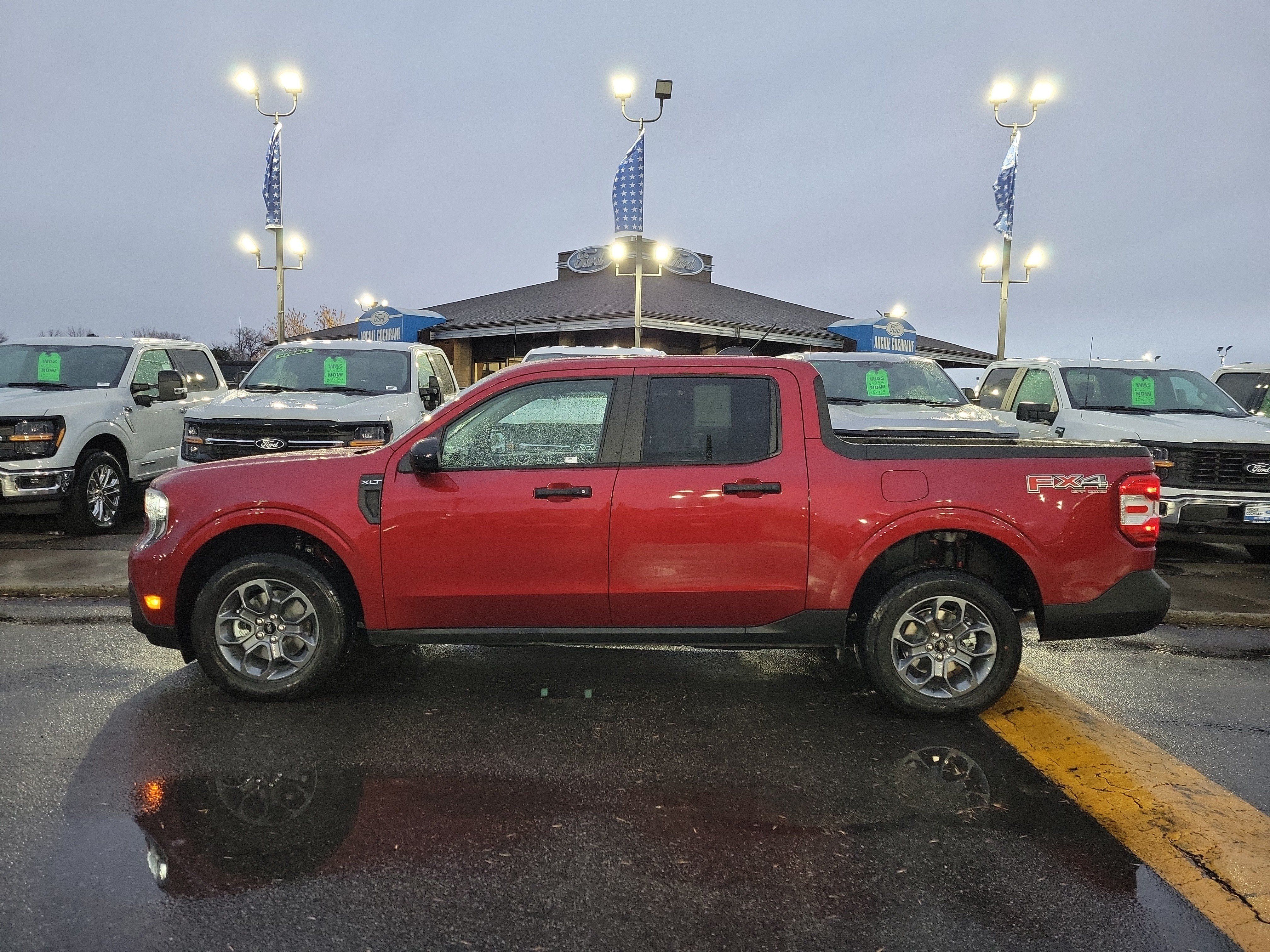 Used 2025 Ford Maverick XLT w/ XLT Luxury Package AWD/4WD image 2