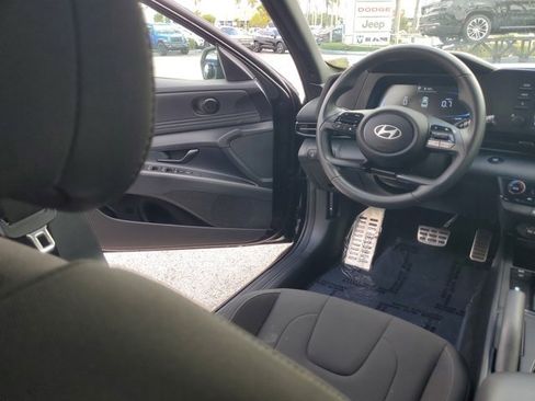 Used 2025 Hyundai Elantra Sport FWD image 13