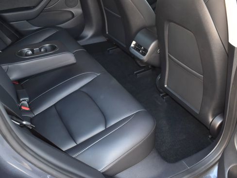 Used 2023 Tesla Model 3 Standard Range image 18