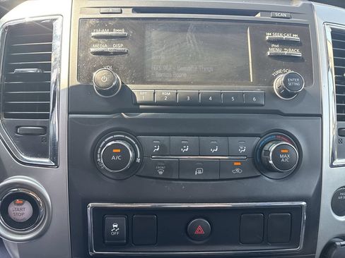 Used 2018 Nissan Titan SV RWD image 16