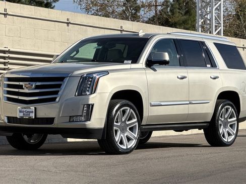 Used 2016 Cadillac Escalade Premium image 10