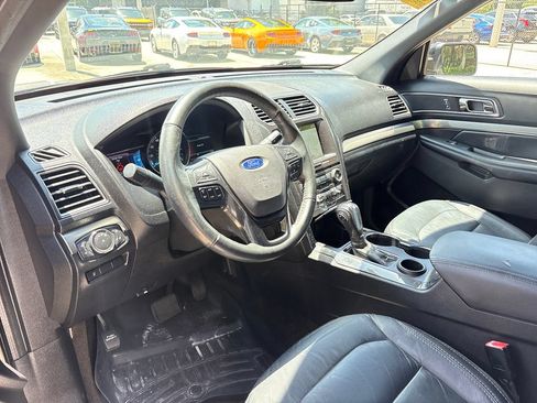 Used 2018 Ford Explorer XLT w/ Equipment Group 202A FWD image 6