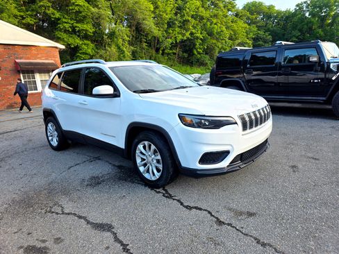 Used 2021 Jeep Cherokee Latitude image 3