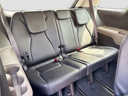 Used 2025 Kia Carnival FWD image 28
