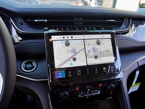 New 2023 Jeep Grand Cherokee 4WD 4xe image 32