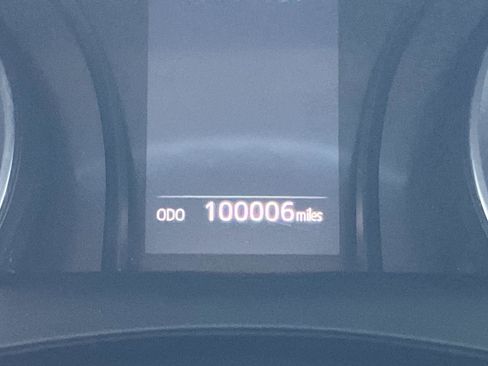 Used 2018 Toyota Camry LE image 19