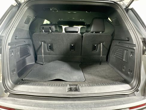 Used 2025 Chevrolet Traverse LT FWD image 30