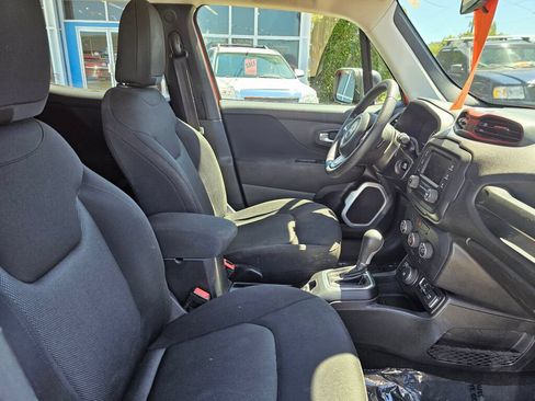Used 2019 Jeep Renegade Sport w/ Sport Appearance Group AWD/4WD image 11