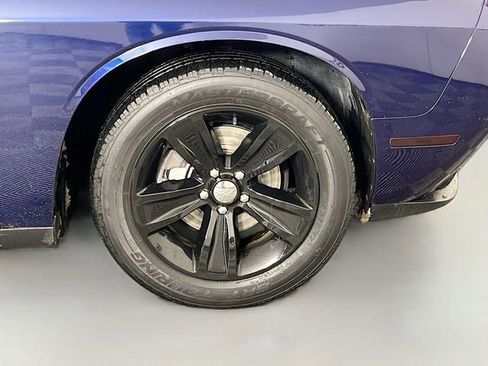 Used 2016 Dodge Challenger SXT image 32