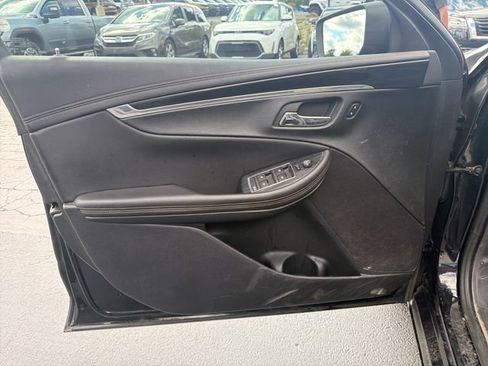 Used 2017 Chevrolet Impala LT FWD image 11