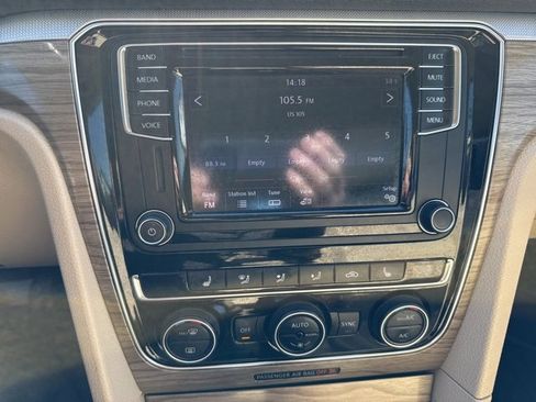 Used 2017 Volkswagen Passat 1.8T SE image 35
