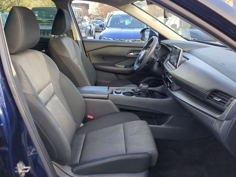 Used 2024 Nissan Rogue SV image 33