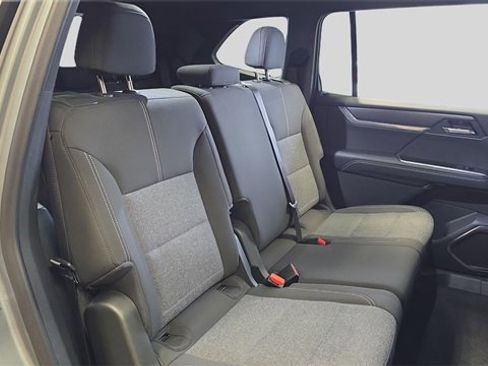 Used 2025 GMC Acadia Elevation image 13